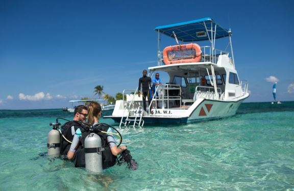 5 reasons to go scuba diving in Jamaica - Couples Resorts