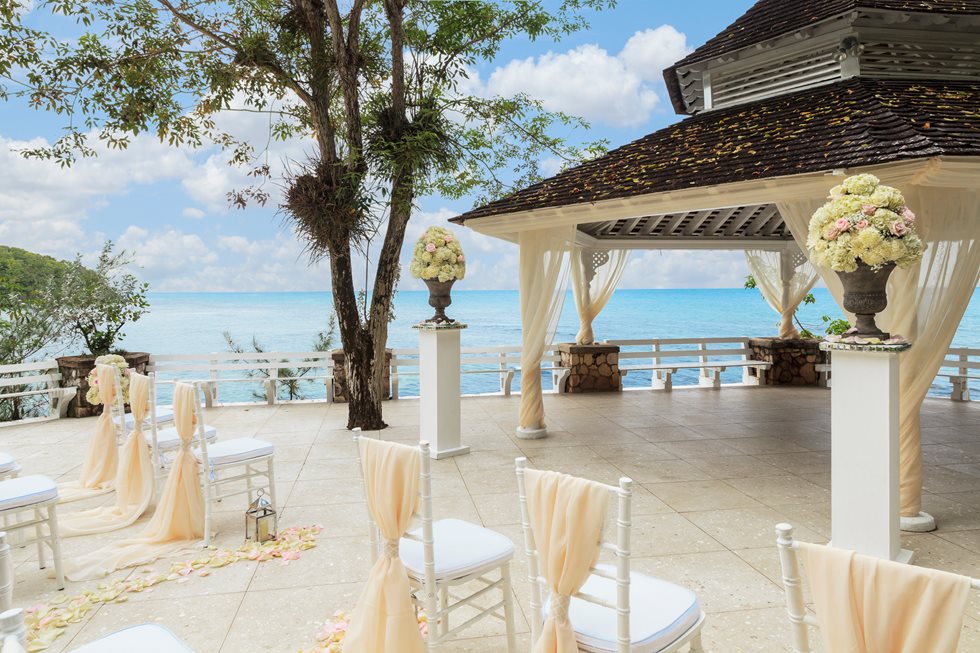 How to Plan a Beach Wedding in Jamaica - Couples Resorts