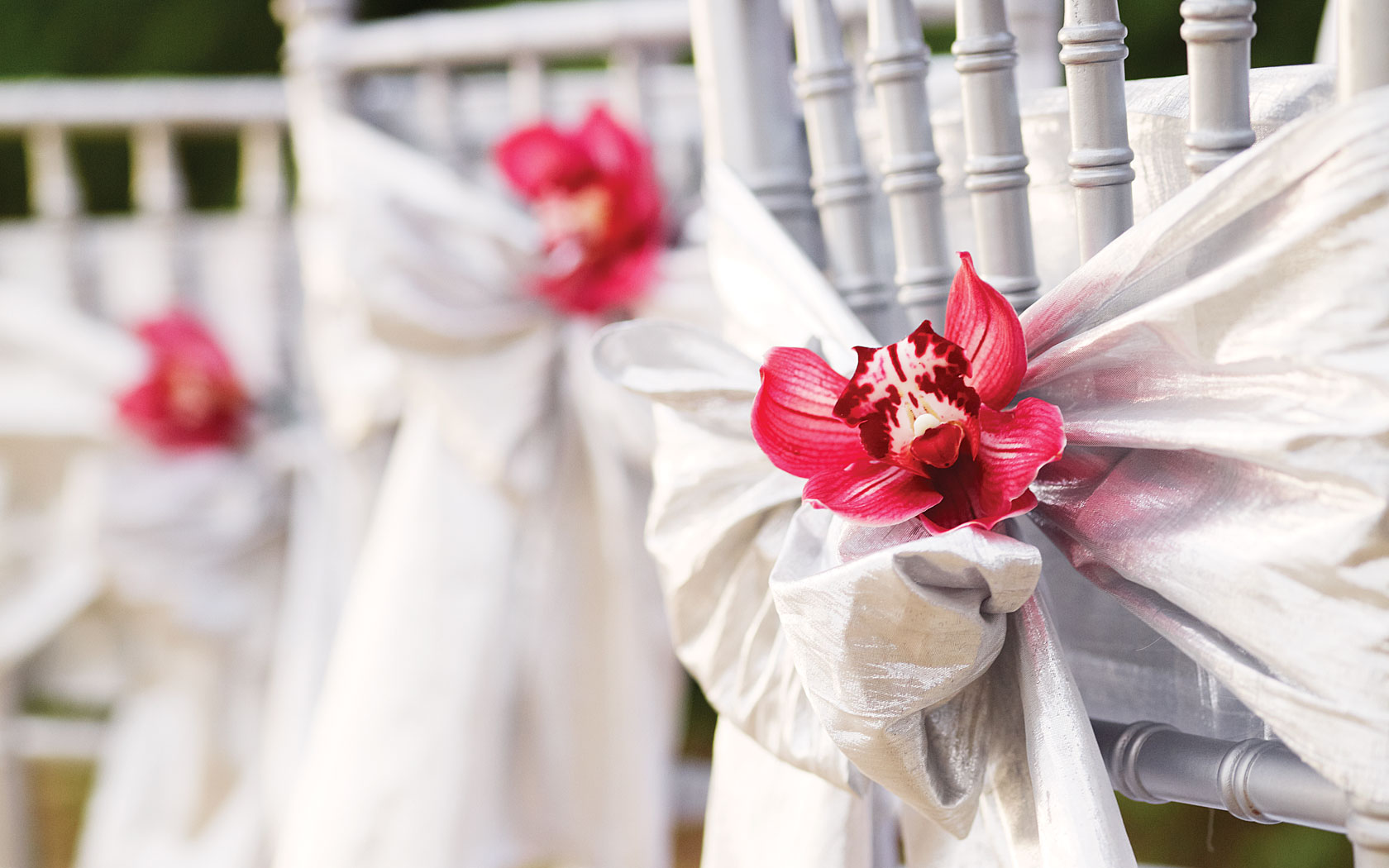 How to choose wedding flowers – our top tips - Couples Resorts