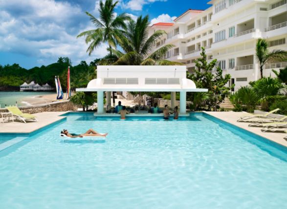 https://couplesresorts.co.uk/blog/best-swim-up-bars-in-jamaica/